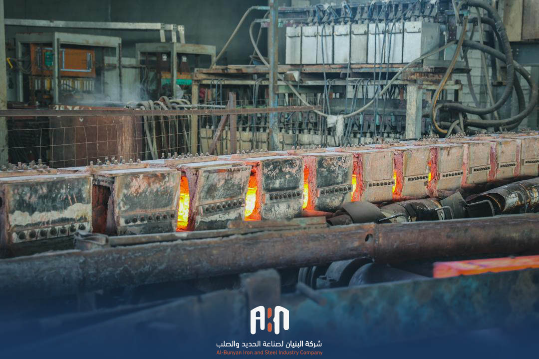 خطوط الإنتاج داخل المصنع